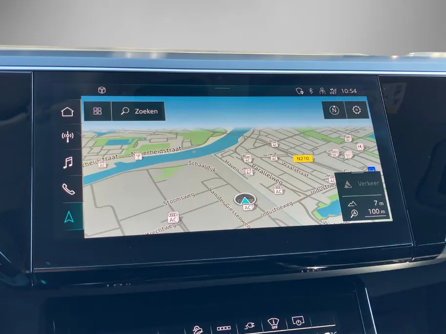 Audi e-tron Sportback 55 quattro S Line 95 kWh 300kW/408PK · Panoramadak · Trekhaak · Camera · Leder · Stoelverwarming · Drive select ·  Garantie t/m 18-10-2027 of 100000km.