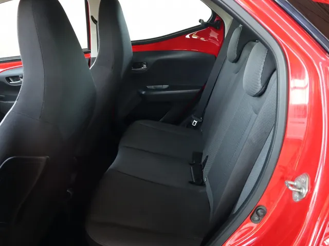 Toyota Aygo 1.0 VVT-i x-play Automaat | Camera | Apple Carplay & Android Aut