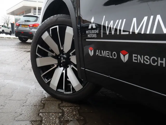 Mitsubishi Outlander 2.4 PHEV Instyle Trekhaak | Panodak | Adaptive Cruise | All Seas