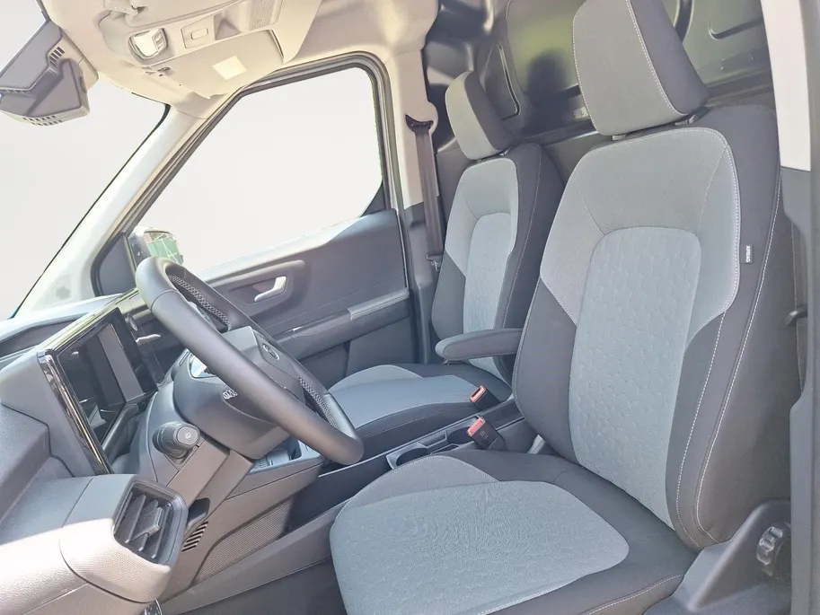 Ford E-Transit Courier Limited 44 kWh | Driver assistancepack | Winterpack | Trekhaak | Led laadruimteverlichting | Climate Control | Verwarmbare stoelen | Camera | 17' Lichtmetaal |te bestellen