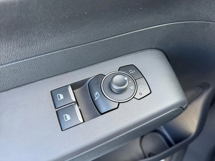 Ford E-Transit Cour. Trend 44 kWh | NL auto | Navigatie | Apple carplay & android auto | Adapt. cruise control | BLIS | Parkeersensor achter | Achteruitrijcamera | Trekhaak | Fabrieksgarantie |