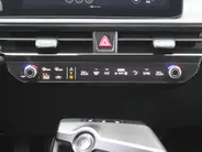 Kia EV6 Light Edition 63 kWh | Stuur-/stoelverwarming | Camera | 19' LM | LED | Adap. Cruise | Clima | Draadloze telefoonlader | 17% bijtelling |