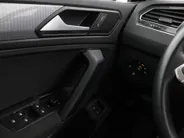 Volkswagen Tiguan 1.4 TSI eHybrid 245pk DSG Life Business · Camera · Inklap. Trekhaak · Stuur- & Stoelverwarming · Apple/Android Car Play · Elek. Achterklep ·
