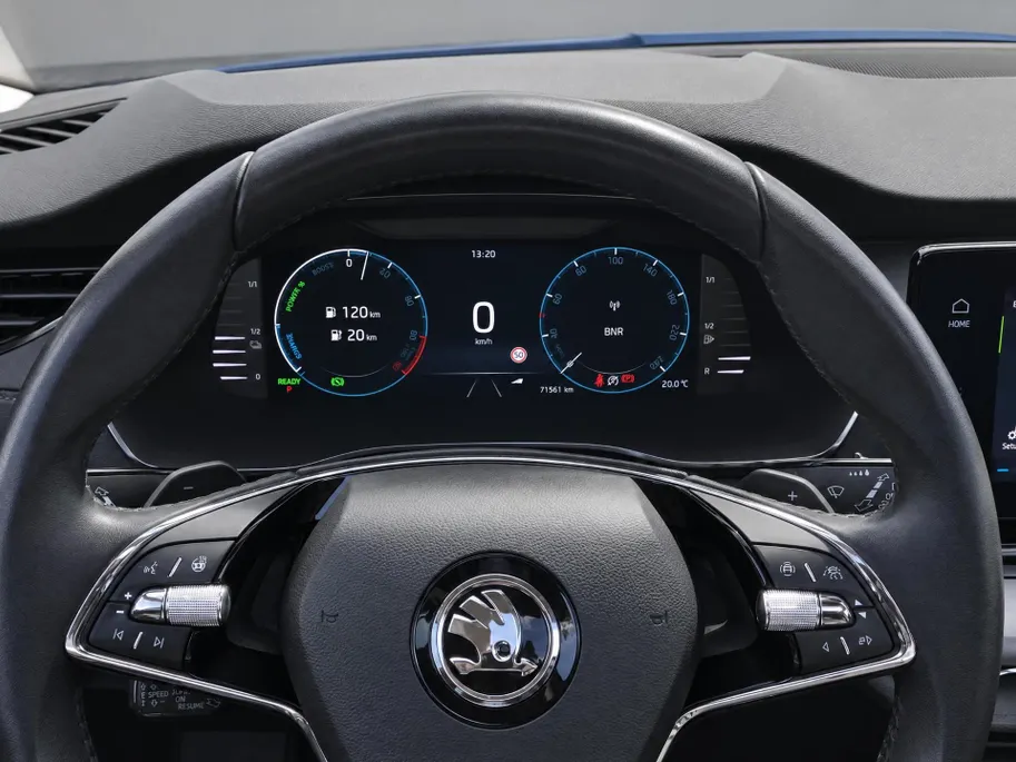 Škoda Octavia Combi 1.4TSI iV PHEV 150kW/204PK Sportline Business · Panoramadak · Navigatie · Camera + Parkeersensoren · Stoel, Stuur + achterbank verwarming · 18'' Velgen ·