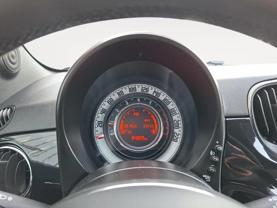 Fiat 500 Club | 1.0 Hybrid | Tech Pack | airco (automatisch) | Apple Carplay / Android Auto | Regensensor | 12 maanden Bovag garantie