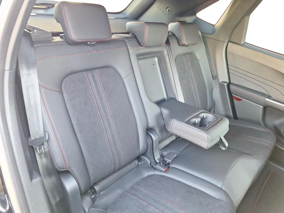 Ford Kuga 2.5 PHEV ST-Line X | Black Pack | Winterpack | Matrix Ledkoplampen | El. Trekhaak | 360Camera | Adaptive Cruisecontrol | Dodehoekdetectie | 20' Lichtmetaal | Draadloze Apple Carplay&Android Auto | B&O Audio | El. Vert. bestuurderstoel + geheugen | Nieuw t