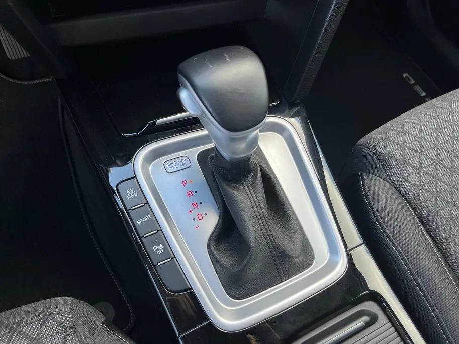 Kia Ceed Sportswagon 1.6 GDI PHEV DynamicLine Automaat | Navi | Camera | Climate Control | Cruise Control | LM Velgen | LED Koplampen | Apple Carplay