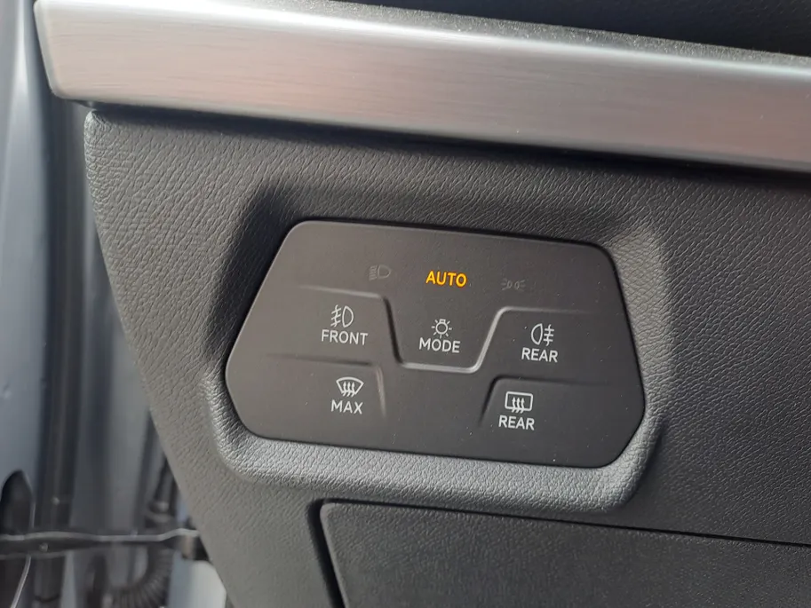 SEAT Leon Sportstourer 1.5 TSI FR Business Intense | Navigatiesysteem full map | Apple Carplay/Android Auto | Elektrisch bedienbare achterklep | Achteruitrijcamera | Stoel en Stuur Verwarming | Cruise control adaptief
