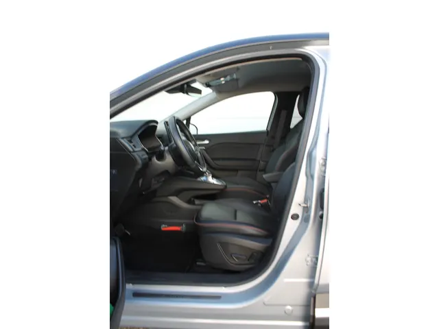 Renault Captur 1.6 E-Tech full hybrid 145 PK iconic | Lederen bekleding en stoel elektrisch bedienbaar | 360 camera | Stoelverwarming voor |