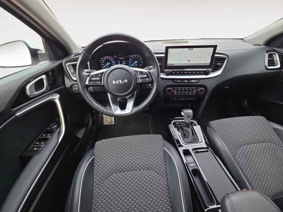 Kia Ceed Sportswagon 1.6i PHEV DynamicPlusLine Navi | Camera | Stoel + Stuurverwarming | Elektr. Achterklep | LED | Apple Carplay & Android Auto | Metallic lak | NAP