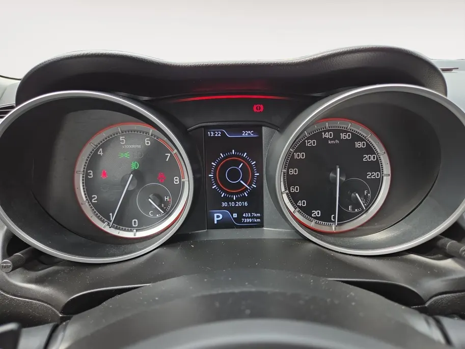 Suzuki Swift 1.0 Stijl Automaat | Navi | Camera | Cruise & climate control | Stoelverwarming | Two-tone Metallic lak | Apple Carplay/Android Auto | Bovag garantie | NAP