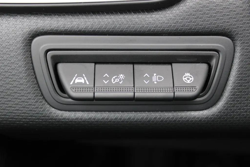 Mitsubishi Colt 1.0T MT First Edition | Stuur-/stoelverwarming | Camera | Clima | Dodehoek detectie | Draadloze telefoonlader | Cruise adapt. | 17' LM | LED |