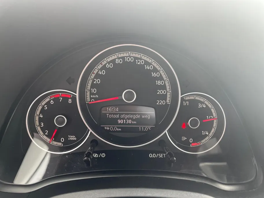 Volkswagen up! 1.0 65PK | Climate Control| Parkeersensoren| 4seizoen banden| Camera | Automatische verlichting|