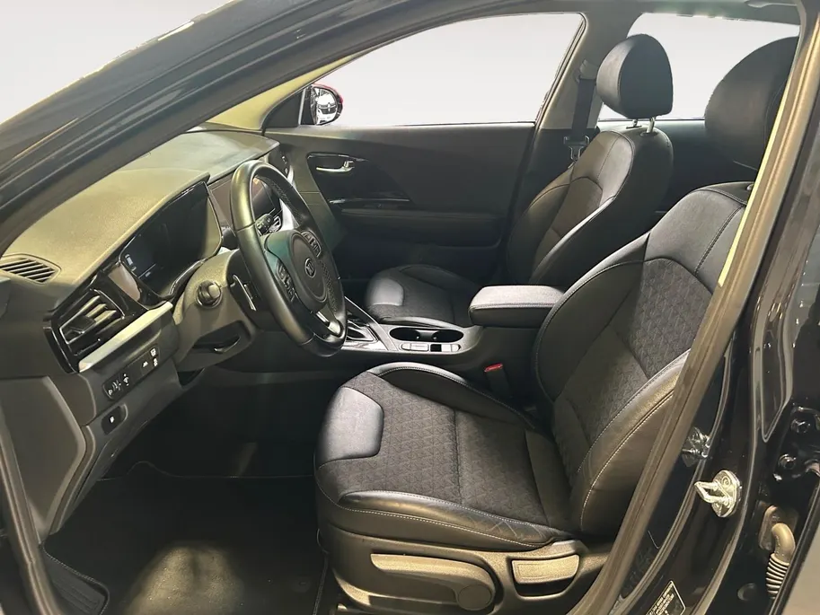Kia Niro 1.6 GDi Hybrid Edition | Trekhaak Vaste Kogel+ 13-Polige stekker | Schuifkanteldak | Apple Carplay / Android Auto | Navigatiesysteem | Licht + Regensensor | Parkeersensoren + Camera Achter | 16' Lichtmetalen Velgen | Cruise Control Adaptief | Rijstrooksen