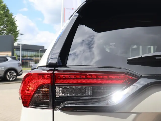 Toyota RAV4 2.5 Hybrid AWD Bi-Tone