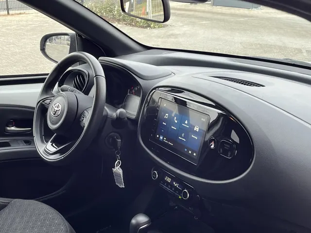 Toyota Aygo X 1.0 VVT-i S-CVT Pulse Bi-Tone