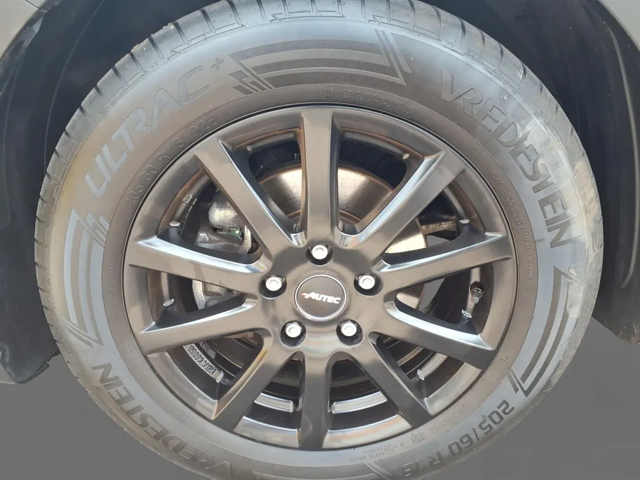 Kia Niro 1.6 GDi Hybrid First Edition achteruitrijcamera , navigatiesysteem full map , electronic climate controle , cruise , parkeersensor , lm velgen zwart .