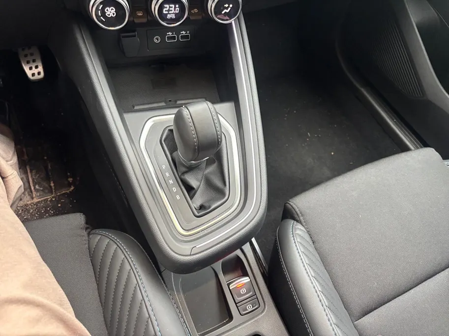 Renault Clio 1.6 E-Tech Full Hybrid 145 esprit Alpine AUTOMAAT NAVI AIRCO CAMERA CRUISE CONTROLE 9.3 INCH APPLE CARPLAY ANDROID AUTO SPORTSTOELEN ZEER DIKKE AUTO