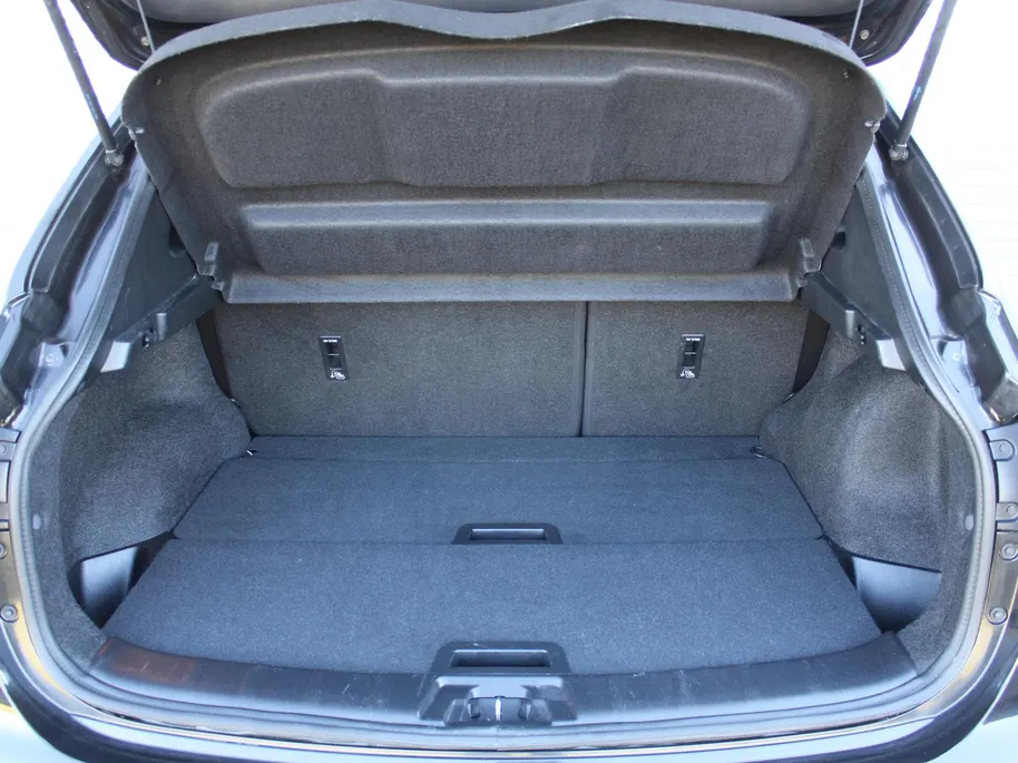 Nissan QASHQAI 1.2 Tekna | Trekhaak | 360 Camera | Pano dak | Stoel-/voorruitverwarming | Dodehoek detectie | Elek. stoelverstelling | Clima | 19' LM | 1e eigenaar |