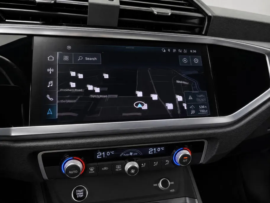Audi Q3 45 TFSIe 245pk S edition · Trekhaak Wegklapbaar · 360 Camera · Lederen Bekleding · Adaptive Cruise Control · Apple/Android Car Play · Elek. Achterklep · Keyless · 19'' Inch ·