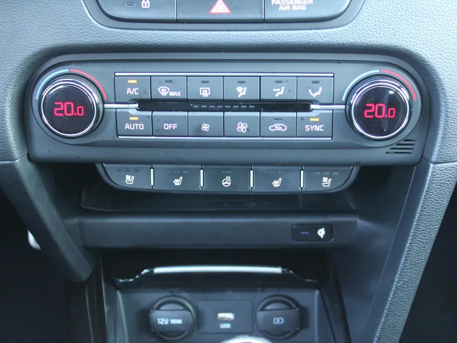 Kia XCeed 1.4 T-GDi ExecutiveLine | Trekhaak | Schuif-/kanteldak | Stuur-/stoelverwarming + ventilatie | 18' LM |