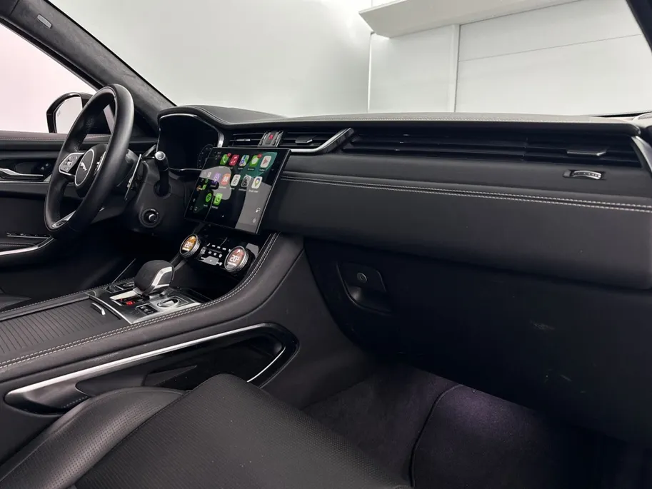 Jaguar F-PACE 2.0 P400e R-Dynamic HSE Black Pack | Panoramadak | Massagestoelen + Ventilatie | Head-Up Display