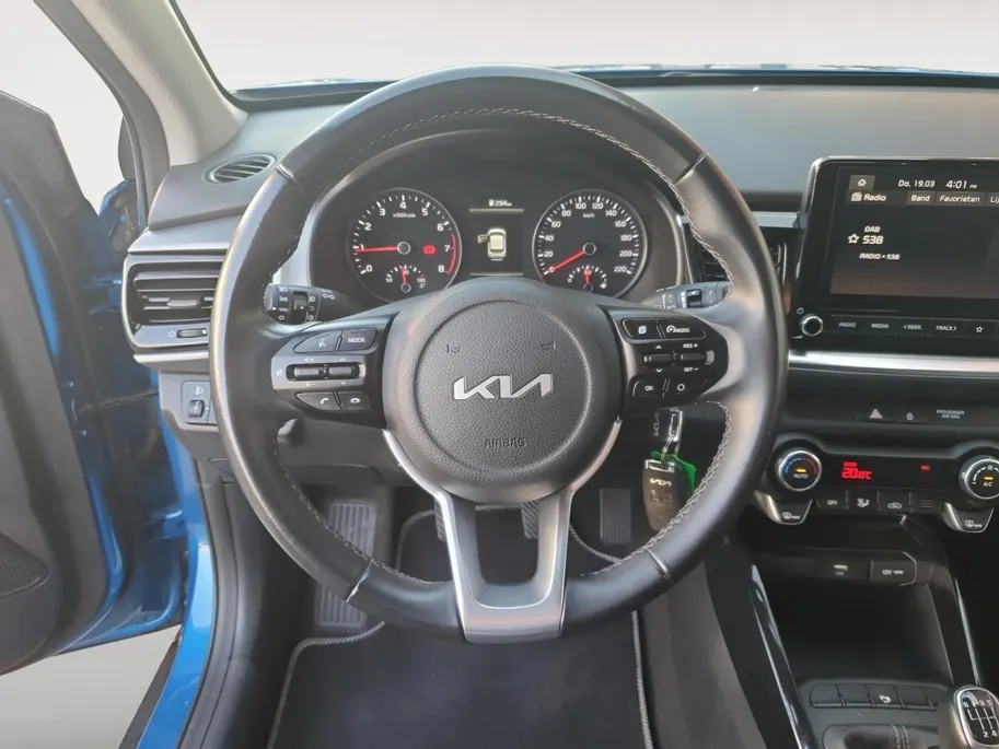 Kia Stonic 1.0T DynamicLine | Camera | Climate control | Apple Carplay / Android Auto | Cruise control | Parkeersensoren achter | Lichtmetalen velgen 16inch |