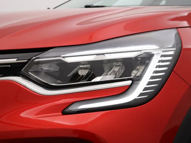 Renault Captur 1.6 E-Tech Plug-in Hybrid 160PK Intens | NAVI GROOT | CAMERA | STOELVERWARMING
