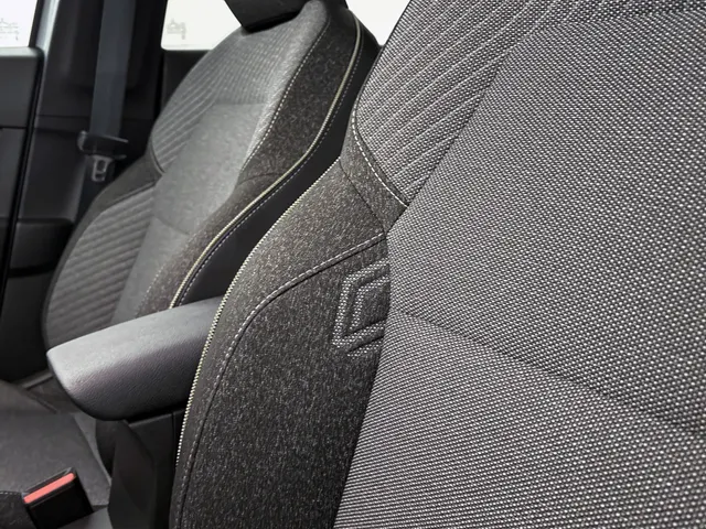 Renault Captur 1.8 E-Tech full hybrid 160 techno | CAMERA | NAVI