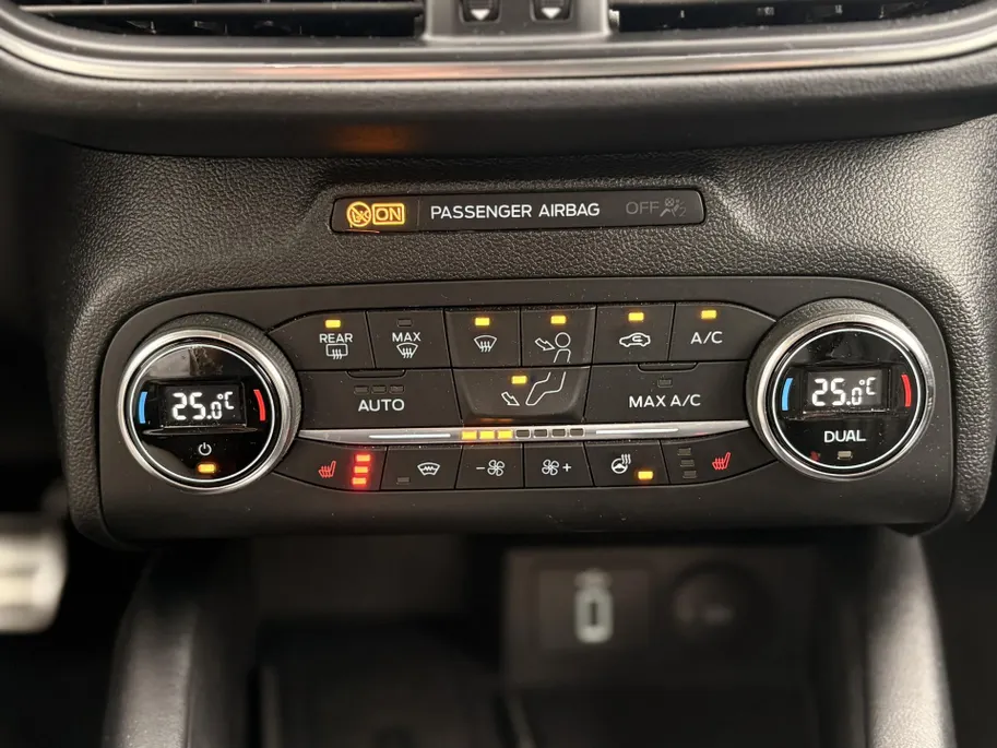 Ford Focus Wagon 1.5 EcoBoost Automaat Vignale I WINTER PACK I DRIVER ASSISTANCE PACK I MATRIX LED-KOPLAMPEN I APPLE CARPLAY / ANDROID AUTO I B&O SOUNDSYSTEM I
