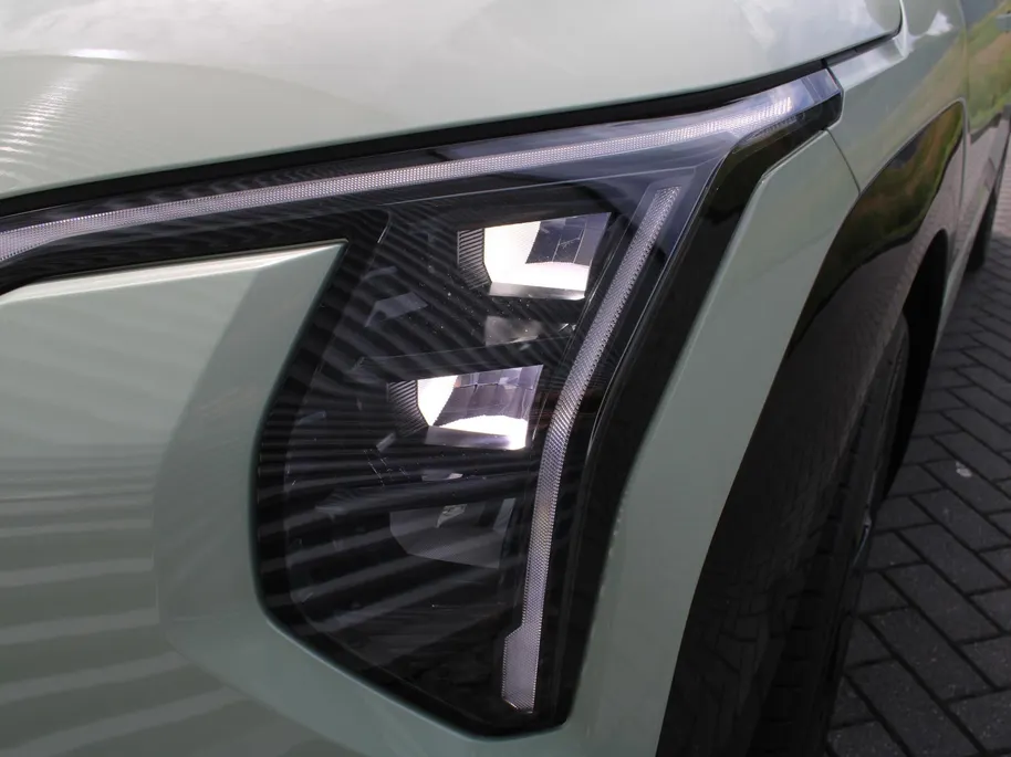 Kia EV3 GT-Line Business Edition 81.4 kWh | Stuur-/stoelverwarming | Camera | Dodehoek detectie | Elek. stoelverstelling | 19" LM | LED | Telefoonlader |