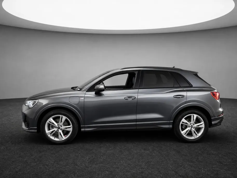 Audi Q3 45 TFSIe 245pk S edition · Trekhaak Wegklapbaar · 360 Camera · Lederen Bekleding · Adaptive Cruise Control · Apple/Android Car Play · Elek. Achterklep · Keyless · 19'' Inch ·