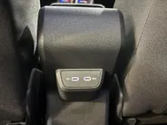 Volkswagen Taigo 115PK TSI R-Line Edition Automaat | Digital Cockpit | Camera | Adaptive Cruise Control | Apple CarPlay/Android Auto | 18' Lichtmetalen Velgen | Climate Control | Armsteun | Parkeersensoren |