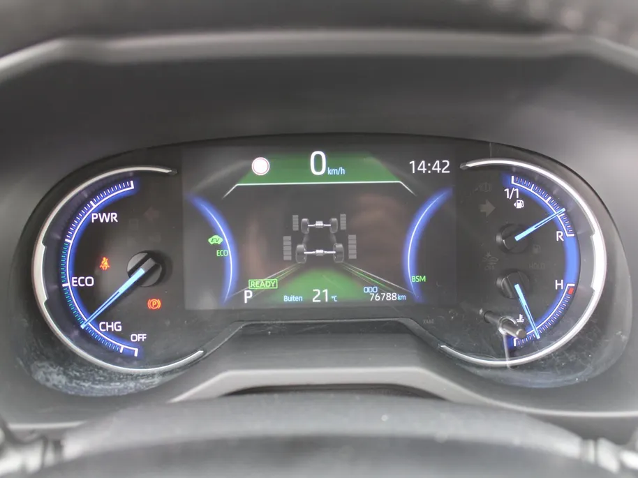 Toyota RAV4 2.5 Hybrid AWD Dynamic | 18' LM | Trekhaak | Camera binnenspiegel | 360 Camera | Cruise adapt. | Dodehoek detectie | Elek. achterklep | LM winterset |