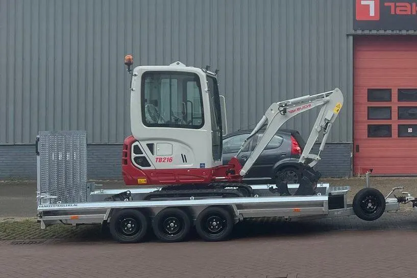 Minigraver op aanhanger TB216