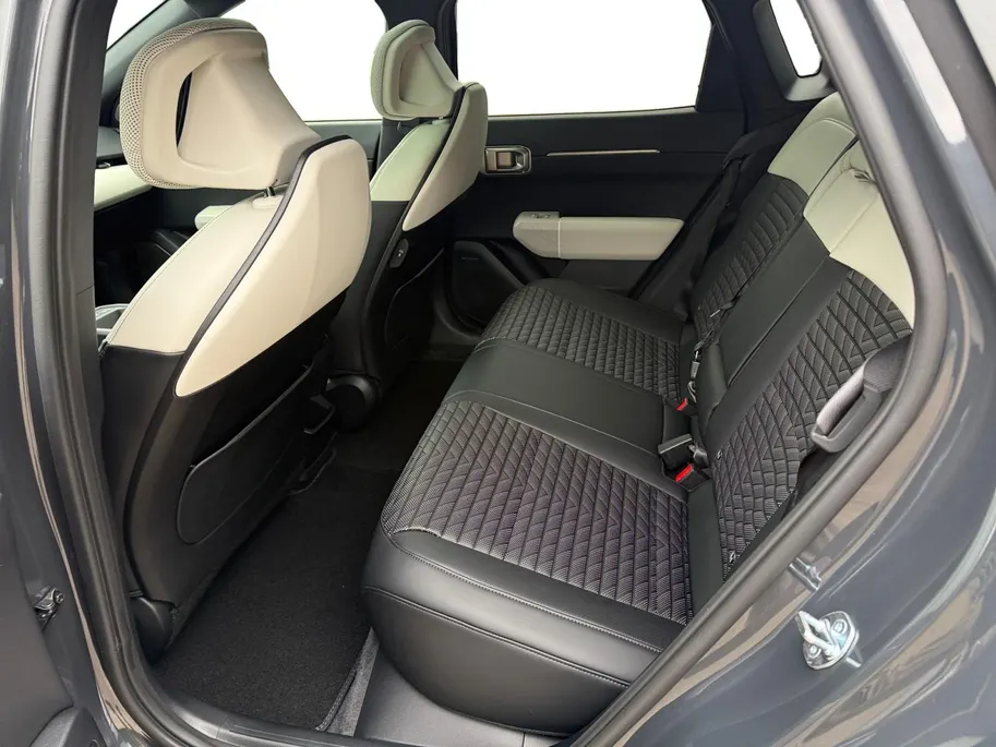 Kia EV4 GT-Line 81.4 kWh | Schuifkanteldak | Achteruitrijcamera | Harmon Kardon | Grote Accu | Gt-Line