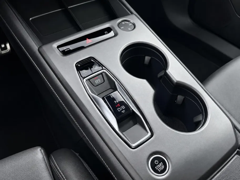 Audi Q4 Sportback e-tron S edition quattro performance 82 kWh · Tech Pro · Panorama dak · SONOS Sound · Ambient lighting · Head-up Display