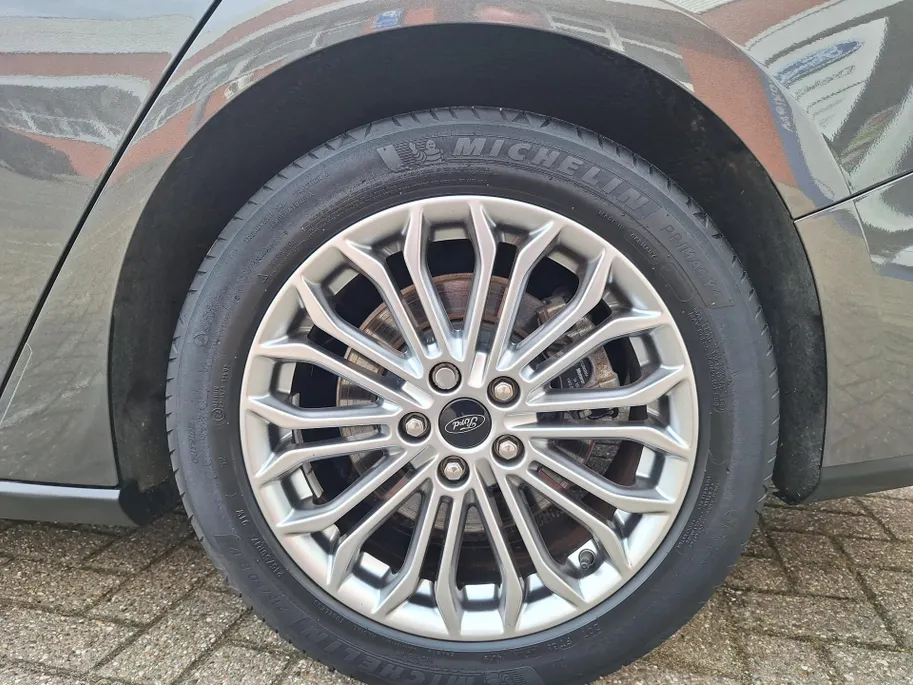 Ford Focus Wagon 1.0 EcoBoost Titanium Business