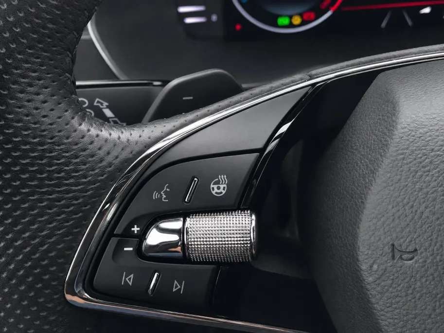 Škoda Octavia Combi 1.4TSI PHEV 180kW/245PK RS iV · Trekhaak ·  Camera · Navigatie · Leder/Alcantara · Apple/Android Car Play ·