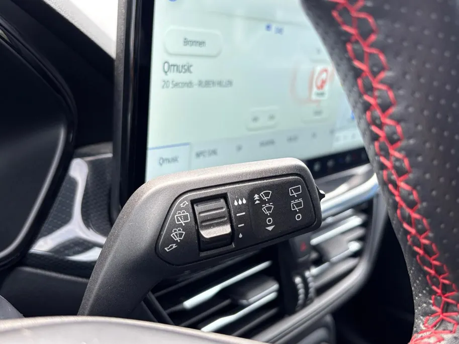Ford Focus Wagon 1.0 EcoBoost Hybrid ST Line | Winterpack | Apple Carplay/Android Auto | Parkeersensoren | Cruise Control | Climate Control |