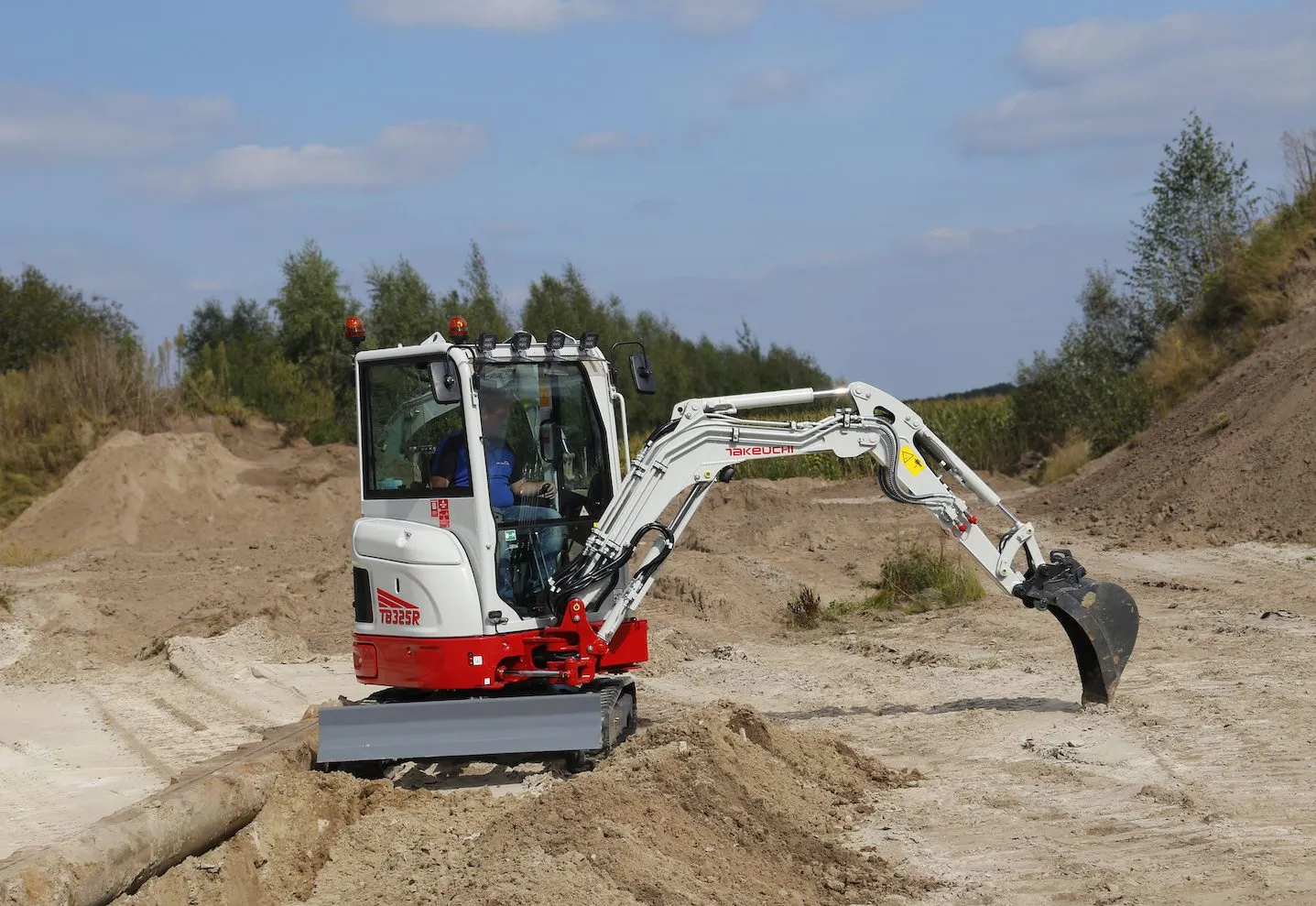 TB325R travaux de terrassement
