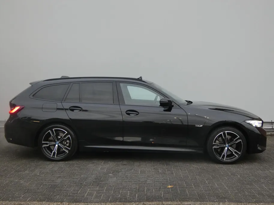 BMW 3 Serie 320e M-Sport Aut. |Schuifdak |Head-Up |Facelift - Widescreen!