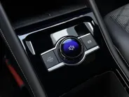 Volkswagen Tiguan 1.5 eTSI R-Line Business | Elektrisch wegklapbare trekhaak | Stoelmassage | Elektrisch bedienbare achterklep | Achteruitrijcamera | Parkeersensoren voor- en achter | Navi | Adaptive cruise control | Sportstoelen