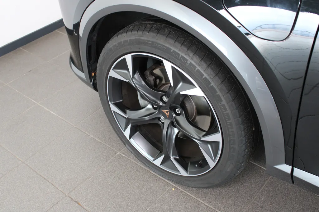 CUPRA Formentor 1.4 e-Hybrid Business / Stoel + Stuur verw. / 19'' LMV / Keyless / Camera /