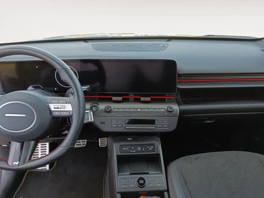 Hyundai Kona 1.6 GDI HEV N Line Sky | Apple Carplay/Android Auto | Kunstlederen/suede bekleding | Lichtmetalen velgen 5-spaaks 18 | Schuif/kanteldak