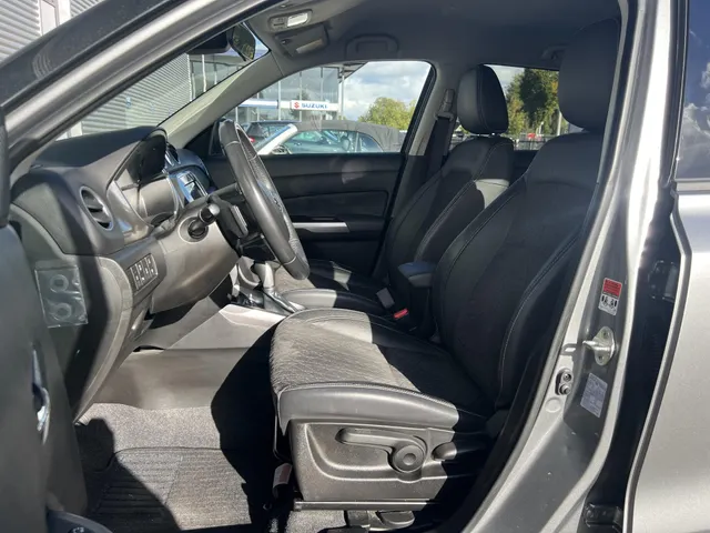 Suzuki Vitara 1.4 Boosterjet Style Smart Hybrid Automaat | Trekhaak | Apple Carplay & Android Auto | Climate Control | Adaptieve Cruise Control
