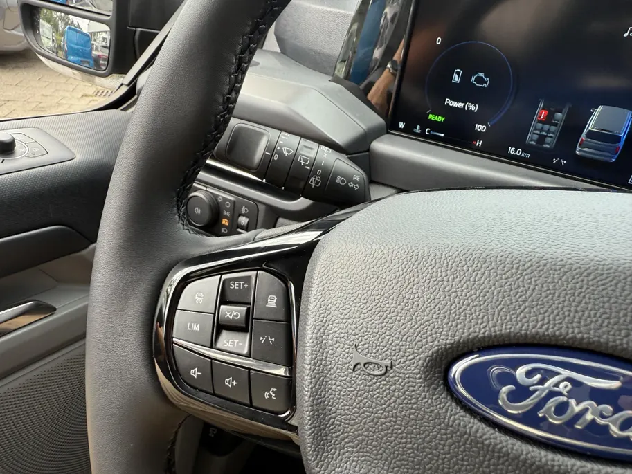 Ford Transit Custom Tourneo Titanium X L1H1   UIT VOORRAAD LEVERBAAR TREKHAAK - CARPLAY - WINTERPACK - 8-Zits