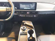 Kia EV6 Light Edition 63 kWh Nieuw model | Navi | Stoelverwarming vόόr en stuurwielverwarming | Achteruitrijcamera | Fabrieksgarantie t/m 30-4-2032 + 3x 1 jaar* | NAP