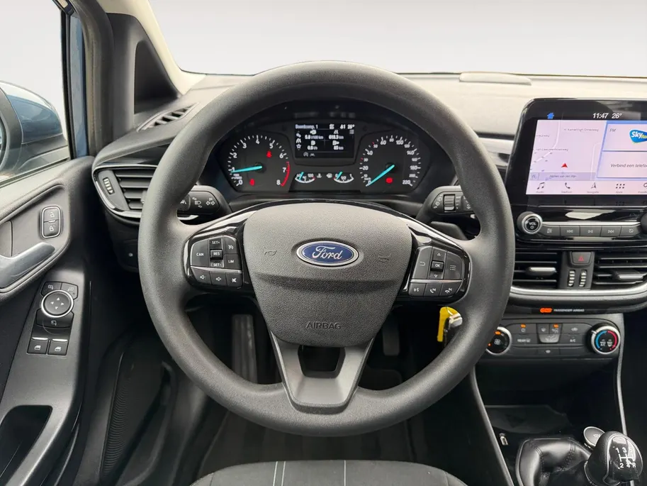 Ford Fiesta 1.1 Trend | Trekhaak | All Season Banden | Parkeersensoren Achter | Navigatie | Cruise Control | Voorruitverwarming | Airco | Apple Carplay & Android Auto | Bovag Garantie