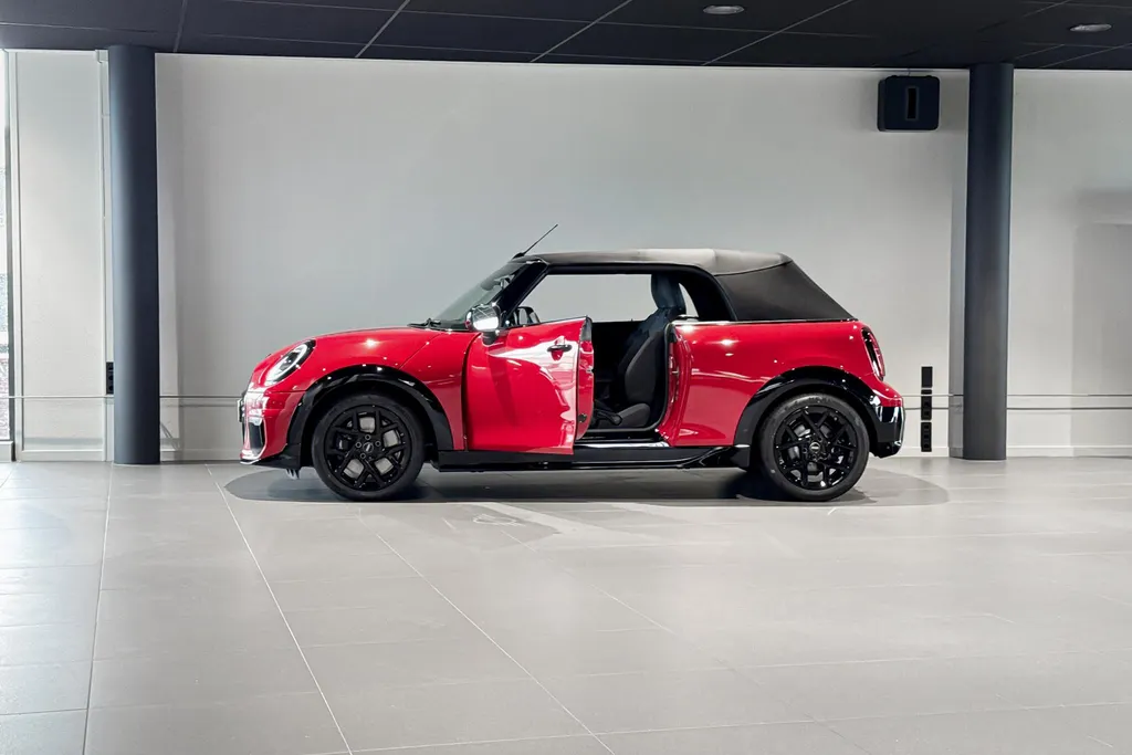 MINI Cooper Cabrio 2.0 Cooper C John Cooper Works